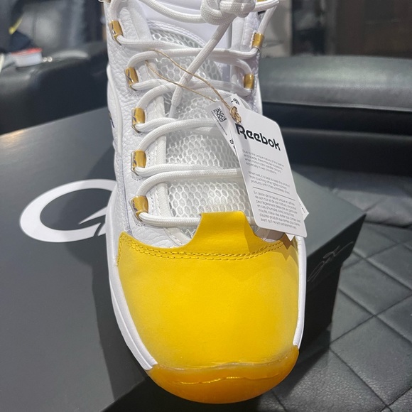 kobe yellow toe reebok
